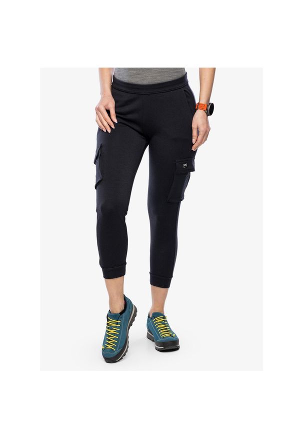 SUPER.NATURAL - Spodnie damskie Super.natural City Cargo. Kolor: czarny. Sport: fitness