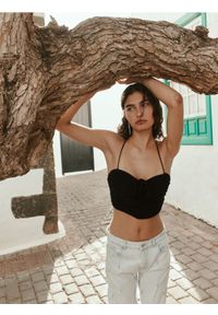 Reserved - Top z różą - brzoskwiniowy. Kolor: pomarańczowy. Materiał: bawełna, len, wiskoza, tkanina #1