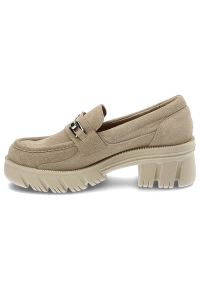 Półbuty damskie Lemar, naturalna skóra zamszowa masywna podeszwa o wyrazistym bieżniku metalowy detal, bez/zł, 20110-W. Zapięcie: klamry, bez zapięcia. Kolor: beżowy. Materiał: skóra, zamsz. Szerokość cholewki: normalna. Obcas: na obcasie. Styl: elegancki. Wysokość obcasa: niski #5