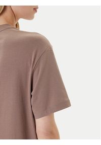 Nike Sukienka codzienna DV7882 Brązowy Relaxed Fit. Okazja: na co dzień. Kolor: brązowy. Materiał: bawełna. Typ sukienki: proste. Styl: casual #5