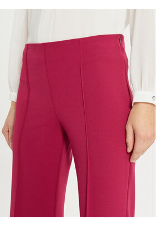 Rinascimento Spodnie materiałowe CFC0121355003 Bordowy Regular Fit. Kolor: czerwony. Materiał: syntetyk