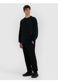 4f - 4F Bluza dresowa nierozpinana bez kaptura męska - czarna S. Okazja: na co dzień. Typ kołnierza: bez kaptura. Kolor: czarny. Materiał: dresówka. Styl: klasyczny, casual