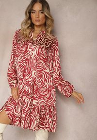 Renee - Bordowo-Beżowa Rozkloszowana Sukienka Mini w Koszulowym Stylu z Falbanką i Ozdobnym Wzorem Bevina. Okazja: na uczelnię. Kolor: czerwony. Wzór: motyw zwierzęcy. Typ sukienki: koszulowe. Długość: mini