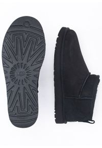 Ugg - Buty zimowe damskie UGG W Classic Ultra Mini (1116109-BLK). Wysokość cholewki: przed kostkę. Kolor: czarny. Materiał: jeans, wełna, zamsz, materiał. Szerokość cholewki: normalna. Sezon: zima. Styl: klasyczny, elegancki #3