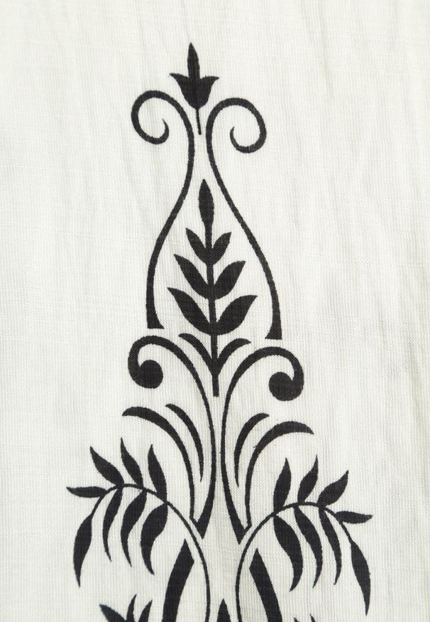 Born2be - Czarna Wiskozowa Bluzka z Etnicznym Wzorem Melloshell. Okazja: na co dzień. Kolor: czarny. Materiał: wiskoza. Styl: elegancki, casual