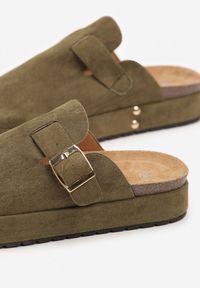 Born2be - Zielone Klapki na Grubej Podeszwie w Stylu Chodaków z Klamrą Lilarose. Okazja: na co dzień. Kolor: zielony. Styl: casual #6
