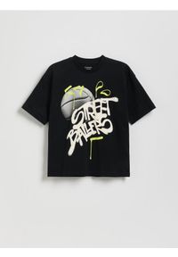 Reserved - Bawełniany t-shirt z nadrukiem - czarny. Kolor: czarny. Materiał: bawełna. Wzór: nadruk