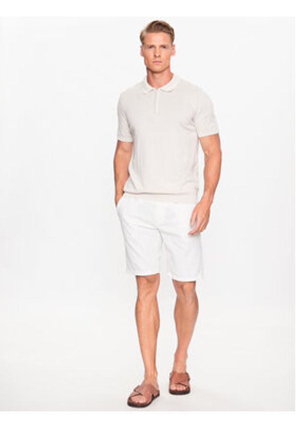 Lindbergh Szorty materiałowe 30-508003 Biały Relaxed Fit. Kolor: biały. Materiał: bawełna, len
