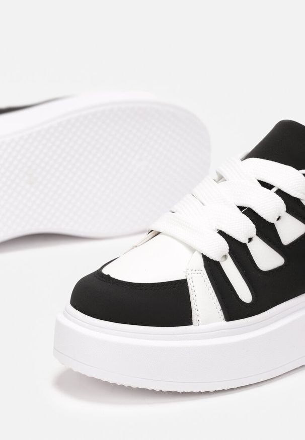 Born2be - Biało-Czarne Sneakersy na Platformie Revin. Kolor: biały. Obcas: na platformie