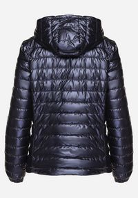 Born2be - Granatowa Pikowana Kurtka Wykończona Odpinanym Kapturem i Gumką przy Rękawach Mivisea. Okazja: na co dzień. Kolor: niebieski. Materiał: jeans. Styl: klasyczny, casual