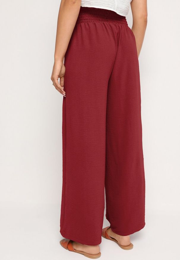Born2be - Bordowe Szerokie Spodnie z Wysokim Stanem Wykończone Gumką w Pasie Risinasa. Okazja: na spotkanie biznesowe. Stan: podwyższony. Kolor: czerwony. Styl: biznesowy