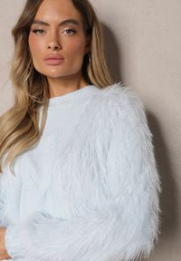 Renee - Jasnoniebieski Sweter o Futrzanym Wykończeniu z Wełną Meriaune. Okazja: na co dzień. Kolor: niebieski. Materiał: wełna, futro. Długość rękawa: długi rękaw. Długość: długie. Sezon: zima. Styl: casual #3