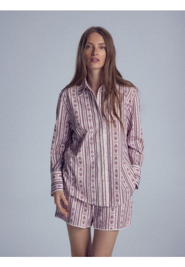 Reserved - Koszula z koronką - wielobarwny. Materiał: koronka. Wzór: koronka