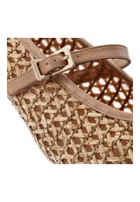 Czółenka damskie Hispanitas, z łączonych materiałów z ażurową cholewką o plecionym wykończeniu stabilny obcas o słupkowym kształcie, beżowe, RHV26460. Okazja: na spotkanie biznesowe. Zapięcie: pasek. Kolor: beżowy. Szerokość cholewki: normalna. Wzór: ażurowy. Materiał: materiał. Obcas: na obcasie. Styl: biznesowy, elegancki. Wysokość obcasa: średni #2