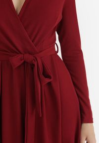 Born2be - Bordowa Sukienka Therinore. Kolor: czerwony. Materiał: dzianina, bawełna. Typ sukienki: kopertowe. Styl: elegancki. Długość: midi #5