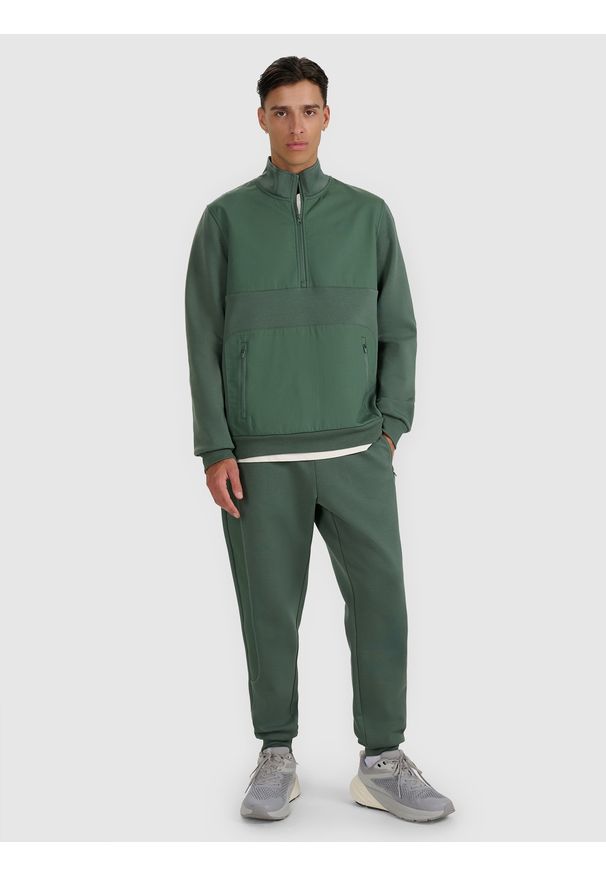 4f - 4F Bluza dresowa nierozpinana bez kaptura męska - oliwkowa/khaki S. Okazja: na co dzień. Typ kołnierza: bez kaptura. Kolor: oliwkowy, brązowy, wielokolorowy. Materiał: dresówka. Styl: casual