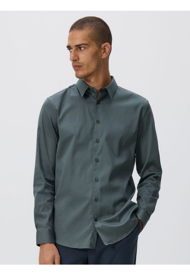 Reserved - Gładka koszula slim fit - zielony. Kolor: zielony. Materiał: tkanina, bawełna. Wzór: gładki