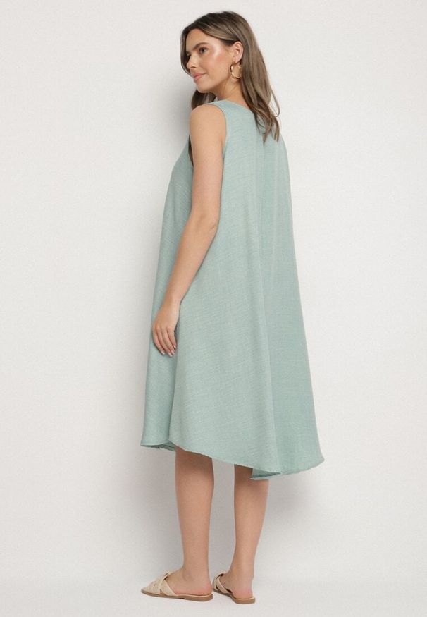 Born2be - Jasnozielona Rozkloszowana Klasyczna Sukienka Lunetira. Okazja: na co dzień, na spacer. Kolor: zielony. Materiał: jeans. Typ sukienki: proste. Styl: klasyczny