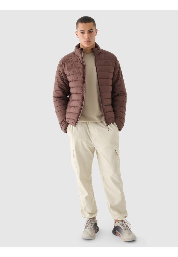 4f - 4F Kurtka puchowa z syntetycznym wypełnieniem męska - brązowa XXL. Okazja: na co dzień. Typ kołnierza: kołnierzyk stójkowy. Kolor: brązowy. Materiał: puch, syntetyk. Długość: długie. Styl: casual, klasyczny, sportowy