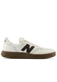Buty męskie New Balance U5006VG - białe. Okazja: na co dzień. Kolor: biały. Materiał: nubuk, guma, zamsz. Szerokość cholewki: normalna. Sport: tenis #1