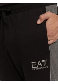 EA7 Emporio Armani Spodnie dresowe 6LPP60 PJ07Z 1200 Czarny Regular Fit. Kolor: czarny. Materiał: dresówka, bawełna