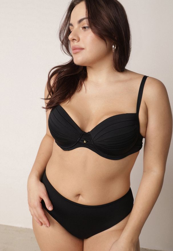 Born2be - Czarne Bikini z Marszczonym Biustonoszem i Majtkami z Wysokim Stanem Aereida. Stan: podwyższony. Kolekcja: plus size. Kolor: czarny