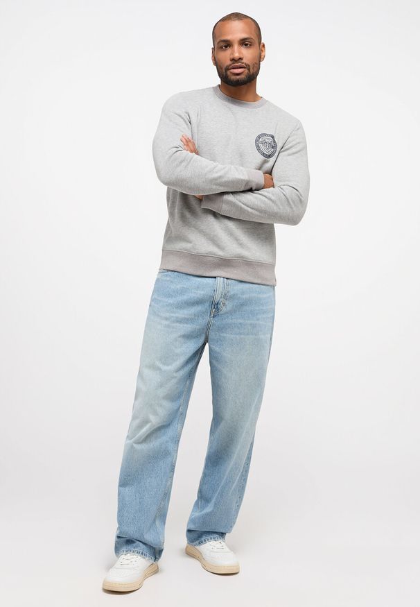 Mustang - MĘSKA BLUZA MUSTANG LOGO Ben Crewneck Mid Grey Mélange 1014159 4140
