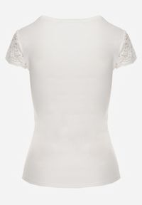 Renee - Biała Bawełniana Bluzka z Rękawami z Koronki i Okrągłym Dekoltem Brynlia. Okazja: na co dzień. Kolor: biały. Materiał: bawełna, koronka. Wzór: koronka. Styl: casual #3