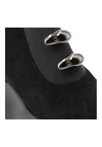 Czarne Botki S.Barski Modne Buty Damskie Na Koturnie. Zapięcie: klamry. Kolor: czarny. Materiał: zamsz, materiał. Wzór: aplikacja. Obcas: na koturnie. Styl: elegancki #7