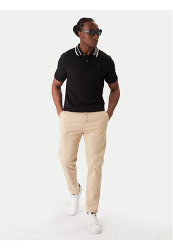 Guess Jeans Chinosy M4YB33 WGB5A Beżowy Regular Fit. Kolor: beżowy. Materiał: bawełna