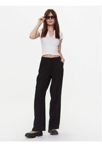 BDG Urban Outfitters Top BDG NOLA NOTCH NECK SS 76467927 Biały Slim Fit. Kolor: biały. Materiał: syntetyk