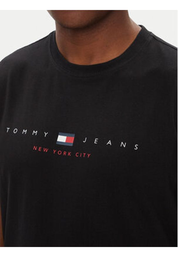Tommy Jeans T-Shirt Flag Linear DM0DM21911 Czarny Regular Fit. Kolor: czarny. Materiał: bawełna