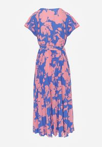 Renee - Niebiesko-Różowa Kopertowa Plisowana Sukienka Koktajlowa z Gumką i Paskiem w Talii Benelsea. Typ kołnierza: dekolt w kształcie V. Kolor: niebieski. Materiał: materiał. Typ sukienki: kopertowe. Styl: wizytowy #6