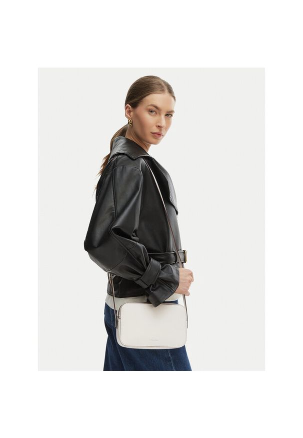 Torebka Calvin Klein. Kolor: biały