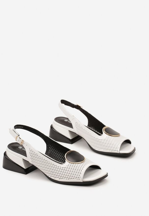 Born2be - Białe Sandały Ażurowe Vices z Okrągłą Klamerką i Skórzaną Wkładką Caelira. Nosek buta: okrągły. Zapięcie: sprzączka. Kolor: biały. Wzór: ażurowy. Materiał: skóra. Sezon: lato. Obcas: na obcasie. Styl: elegancki. Wysokość obcasa: średni