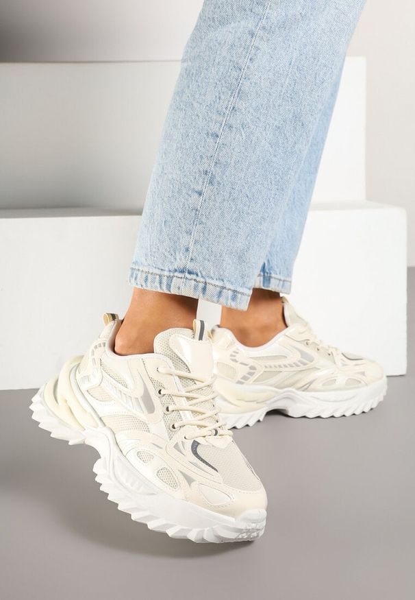 Renee - Beżowe Sneakersy na Platformie z Tłoczeniem i Siateczkowymi Wstawkami Galoria. Okazja: na co dzień. Kolor: beżowy. Materiał: jeans. Obcas: na platformie
