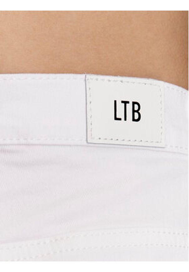 LTB Szorty jeansowe Layla 60589 14876 Biały Regular Fit. Kolor: biały. Materiał: jeans, bawełna