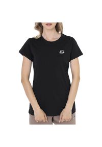 Koszulka New Balance WT23600BK - czarna. Kolor: czarny. Materiał: materiał, bawełna, dzianina. Długość rękawa: krótki rękaw. Długość: krótkie