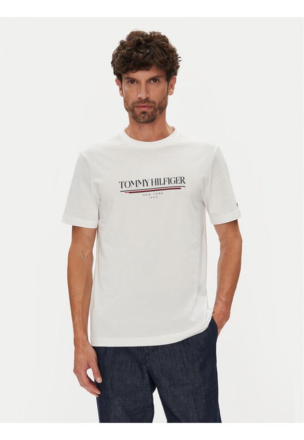 TOMMY HILFIGER - Tommy Hilfiger T-Shirt Brand Love MW0MW40324 Biały Regular Fit. Kolor: biały. Materiał: bawełna