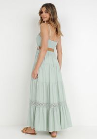Born2be - Miętowa Sukienka z Paskiem Maerea. Typ kołnierza: dekolt kopertowy. Kolor: miętowy. Wzór: gładki. Typ sukienki: rozkloszowane, kopertowe. Materiał: koronka. Długość rękawa: na ramiączkach. Sezon: lato. Styl: boho. Długość: maxi #3