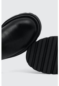 Aldo kozaki Luders damskie kolor czarny na platformie 13672329.LUDERS. Nosek buta: okrągły. Kolor: czarny. Materiał: guma. Szerokość cholewki: normalna. Obcas: na platformie #3