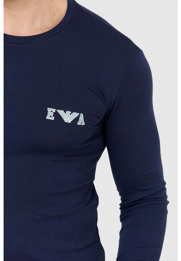 Emporio Armani - EMPORIO ARMANI Granatowy longsleeve męski z szarym logo. Kolor: niebieski. Materiał: prążkowany. Długość rękawa: długi rękaw