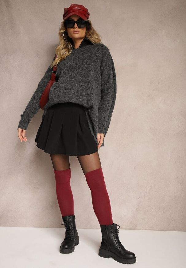 Renee - Ciemnoszary Casualowy Sweter Oversize Allethia. Okazja: na co dzień. Kolor: szary. Styl: casual