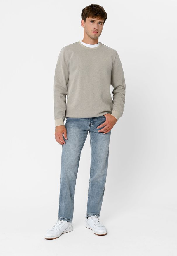 Volcano - Niebieskie jeansy, Straight Leg, D-LEON 49. Kolor: niebieski. Styl: klasyczny