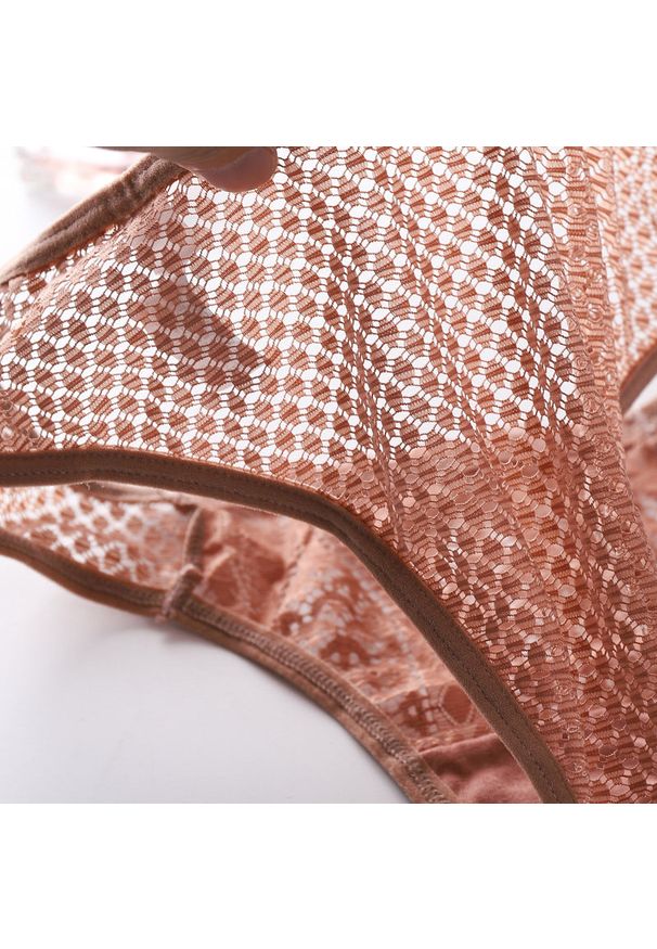 Intica - Figi koronkowe klasyczne eleganckie Sumru. Kolor: czerwony. Materiał: koronka. Wzór: koronka