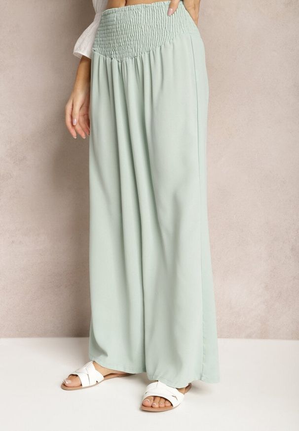 Renee - Jasnozielone Spodnie Kuloty High Waist z Gumką w Talii Lipadre. Stan: podwyższony. Kolor: zielony. Długość: krótkie