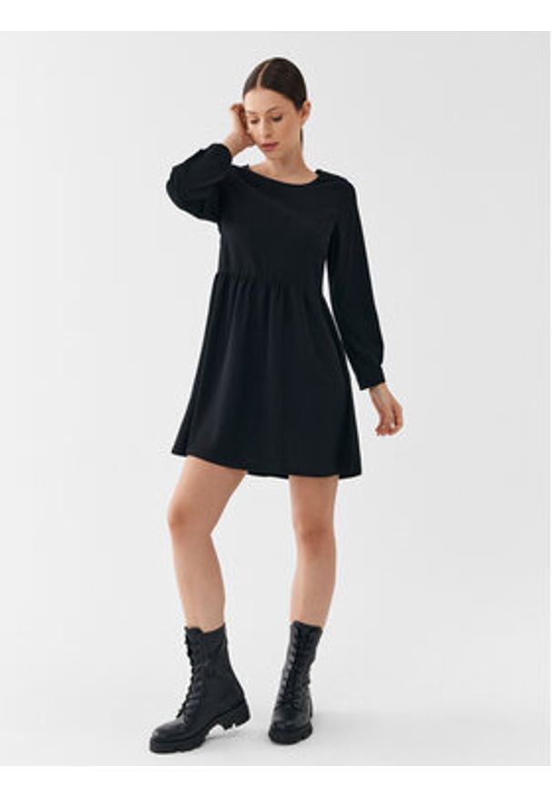 JDY Sukienka codzienna 15300701 Czarny Regular Fit. Okazja: na co dzień. Kolor: czarny. Materiał: syntetyk. Typ sukienki: proste. Styl: casual