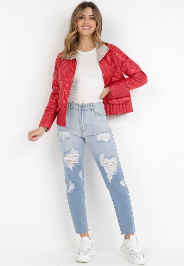 Born2be - Czerwono-Beżowa Kurtka Dwustronna Hypsissa. Typ kołnierza: kołnierzyk stójkowy. Kolor: czerwony. Materiał: dresówka, tkanina, jeans. Wzór: aplikacja. Styl: klasyczny