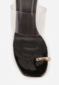 Renee - Czarne Klapki z Ozdobą na Duży Palec z Transparentnymi Elementami Wylinney. Kolor: czarny. Materiał: jeans. Wzór: aplikacja. Sezon: lato. Styl: elegancki #2