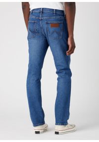 Wrangler - WRANGLER GREENSBORO MĘSKIE SPODNIE JEANSOWE NEPTUN W15QU8399